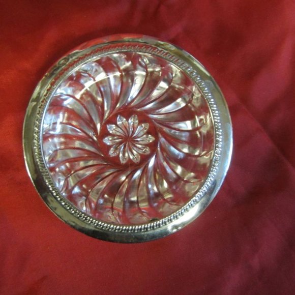 VTG 60'S SMALL DEEP CUT CRYSTAL TRINKET/CANDY DISH W/SILVERPLATED RIM - Picture 4 of 5